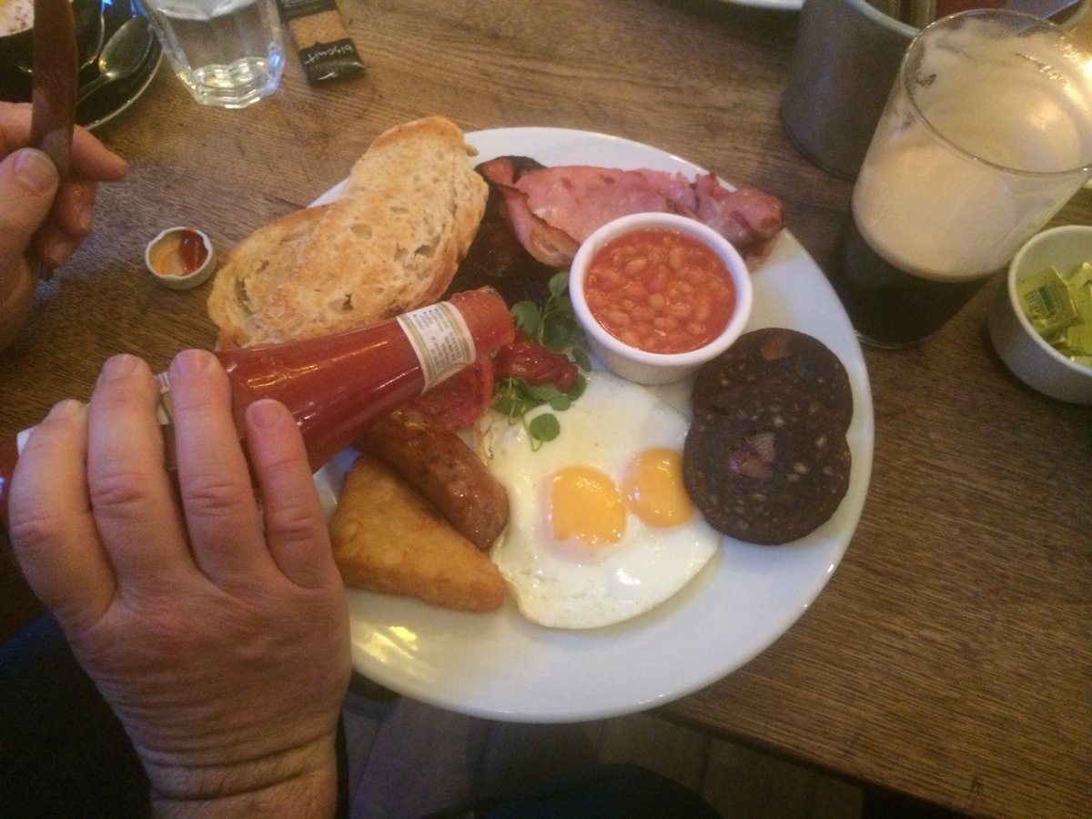 Konnigans's tweet photo. Wow !! Might need sunglasses 😎 today... ! 😱😳😳 #Konnigans #sw18 #sw15 #sw11 #stjohnshill #thetonsleys #oldyorkroad @NappyValleyNet @StJohnsHill @PutneyHive @batterseabanter @MumsofWands https://t.co/2DtVdMNMLS