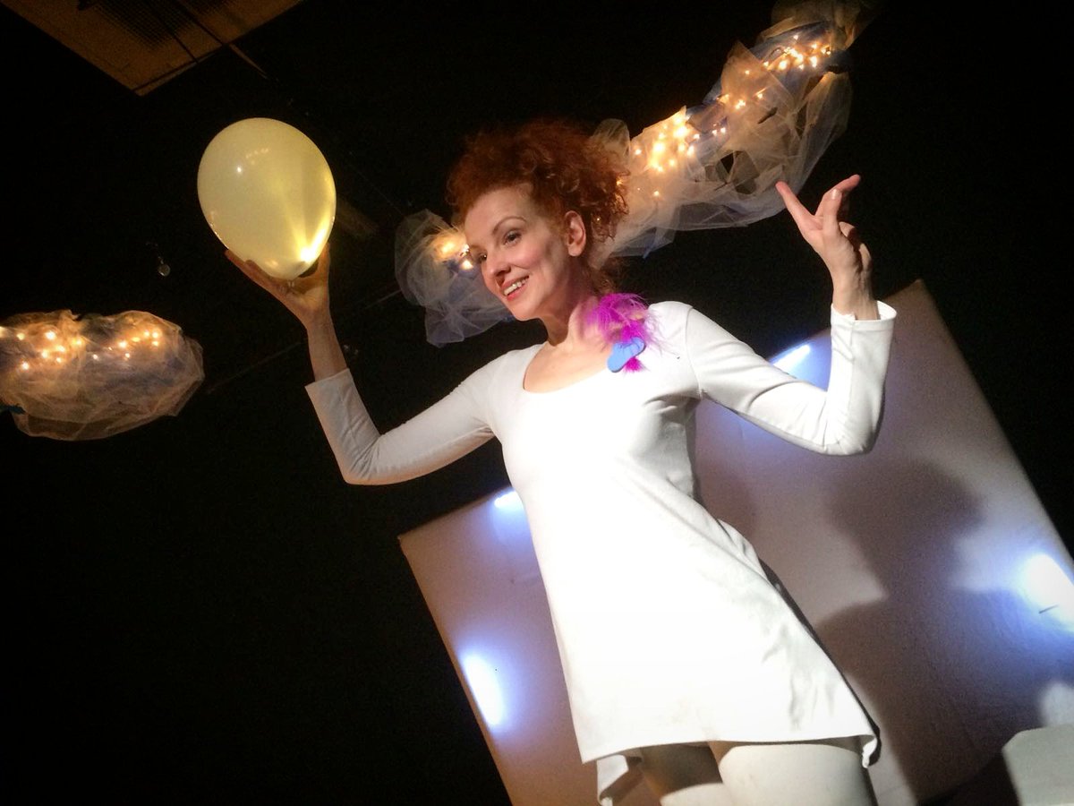 Y #Nébula sigue jugando con los bebés este fin de semana en <a href="/Bululu2120/">Bululu2120</a> !!!! ☁👶☁
Sábado y domingo, 12:30 hrs 
Dirección <a href="/Galasigriz/">Gala Martínez-Romero</a> 
Escenografía <a href="/LuciaSetuain/">Lucia Setuain</a> 
De <a href="/KazumboTeatro/">Kazumbo Teatro</a>