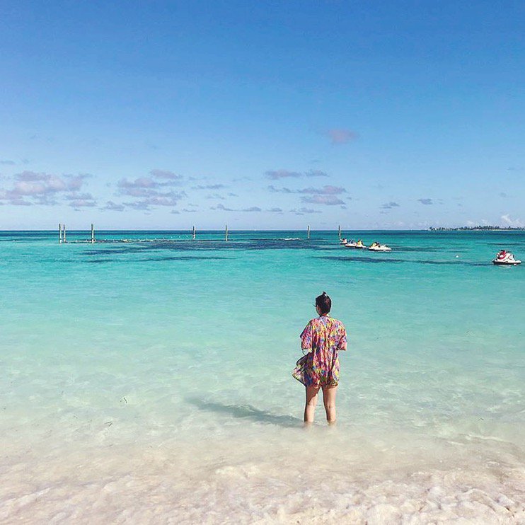 goSwaype's tweet image. Wondering what to do this weekend...
Nassau's pink sand comes from Foraminifera, a microscopic marine animal with a bright pink or red shell! 🐚

#NassauWeek #BahamasFacts #Bahamas #LoveNassau #Nassau #LoveBahamas #TheBahamas #VisitNassau #VisitTheBahamas #LoveTravel