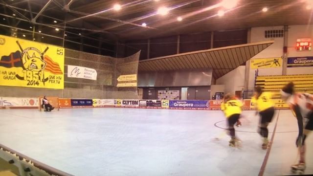 CHMataro's tweet photo. El primera catalana femení guanya l’encreument de quarts de final per 10 a 0 contra el @club_pati_manresa i defensarà el títol de la copa catalana en una nova final four ! Felicitats a tot l’equip 👏👏
#finalfour #copadelalligacatalana #humils #hoqueif… https://t.co/hGXm1Fp8SR https://t.co/LU2IS5PVuP