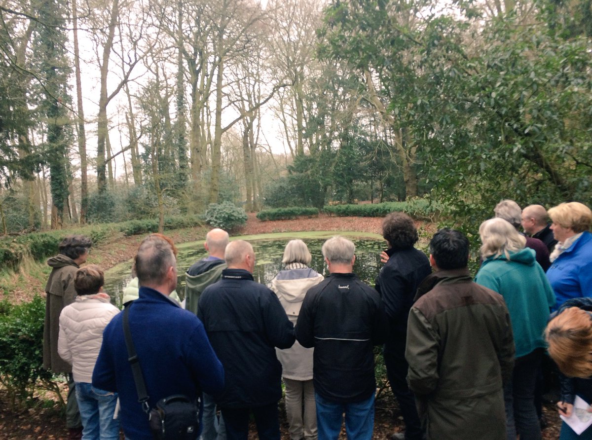 Al weer laatste dag cursus Erfgoed Gardeners. Dit keer bij Laarwoud in Zuidlaren. Hier kijken we naar het parkbos, oa deze vijver: buxushaag past hier niet... herstel oude structuren...
