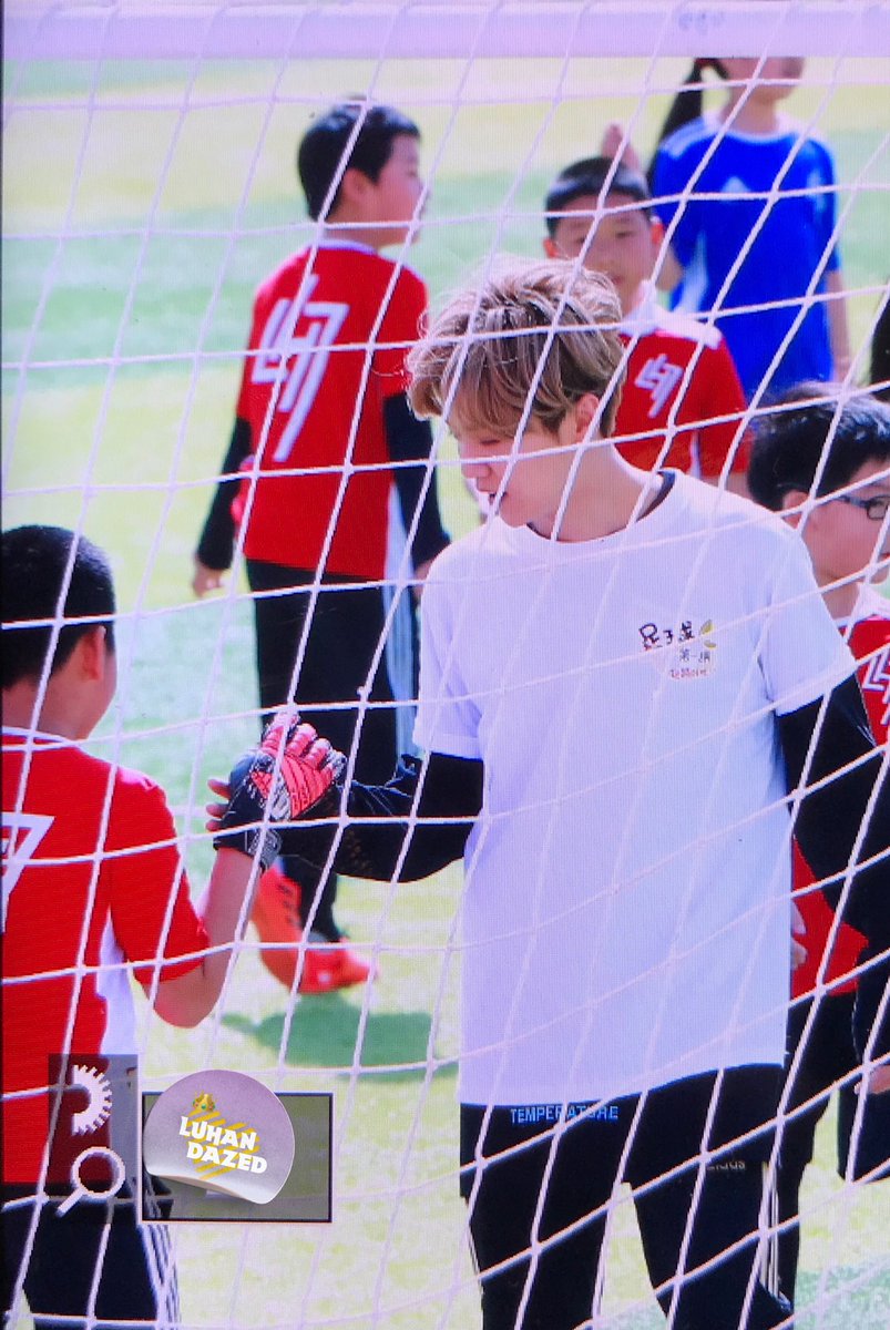 luhandazed's tweet photo. 프리뷰) 180414 축구이벤트 : 루한 4
사이좋기☺️ https://t.co/Bmlapnwn5x