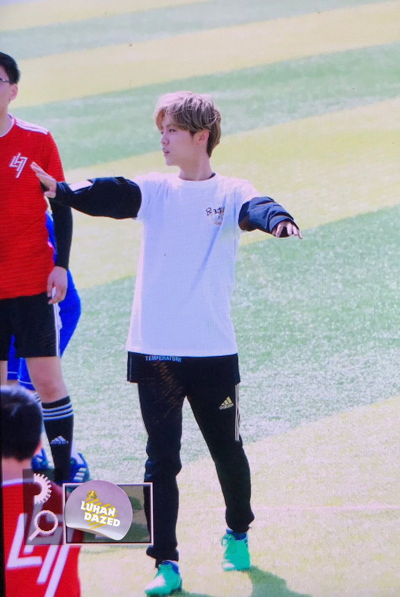 luhandazed's tweet photo. 프리뷰) 180414 축구이벤트 : 루한 4
사이좋기☺️ https://t.co/Bmlapnwn5x