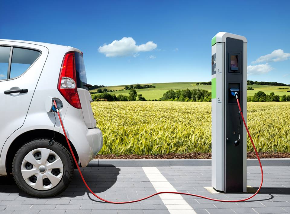 erealacci's tweet photo. Oggi la #FormulaE a #Roma: un'alleanza tra innovazione, sport e bellezza che aiuta il futuro. #greeneconomy #mobilitàsostenibile https://t.co/IrEVrj2ai3 https://t.co/jQTMjWsVpS