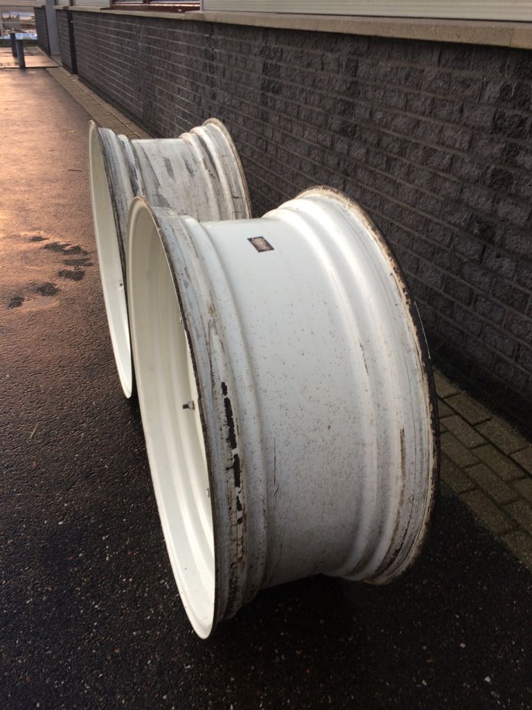 bruyntrac's tweet photo. Velgen 20x42 8 gaats grote steek #bruyntracparts #newholland #case https://t.co/S2BxUn5HM4