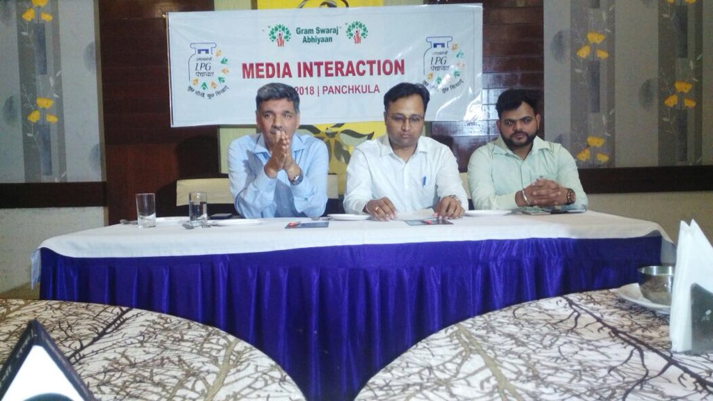 RatheeBhupinde1's tweet photo. #Pressconference #ujjawaladiwas #kccrossroadhotel #panchkula #topromote #pardhanmantrigramswraajyojana #letsmakesmokefreeindia https://t.co/WEFliKpqEC