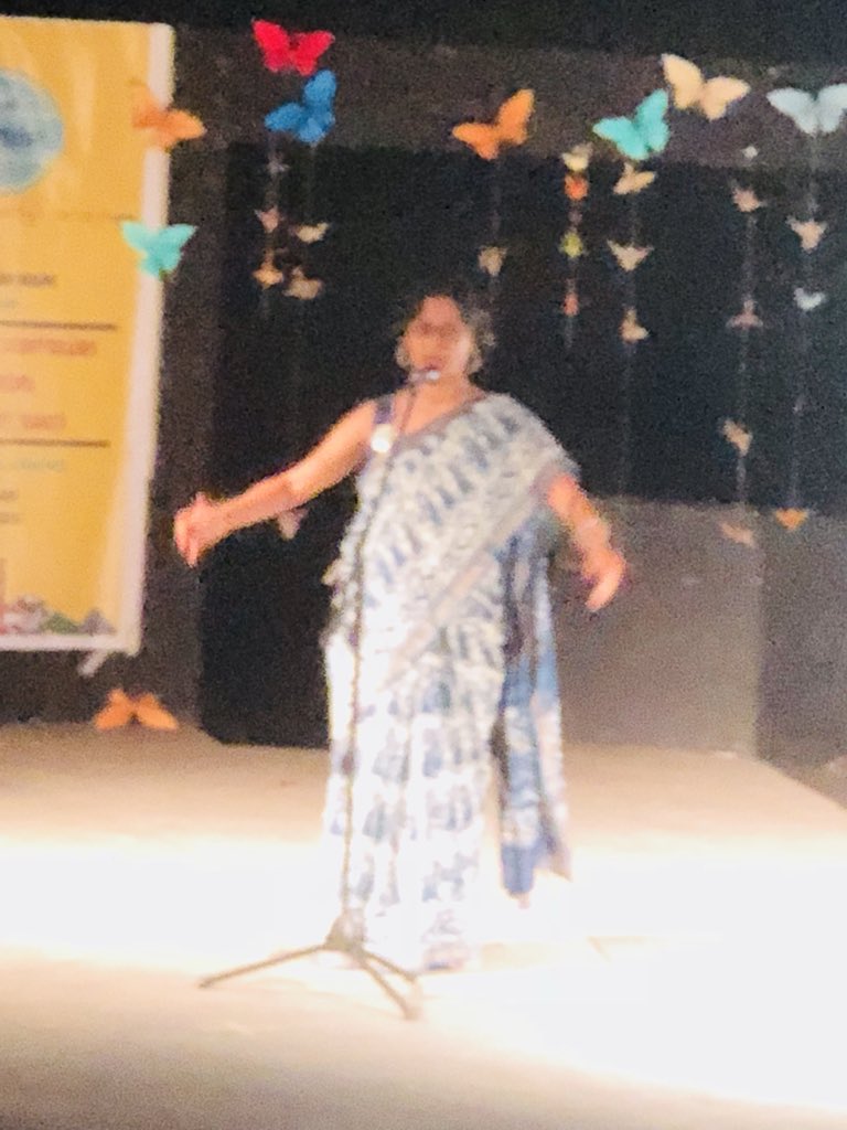 nalrag's tweet photo. Sowmya Srinivasan from #Bengaluru is here with stories to sing n share with us #WorldWithoutStageFear #HyderabadInternationalStoryTellersFestival #TaletellersTroupe . Narrating a gripping tale now.... https://t.co/X8vUv0wXDC