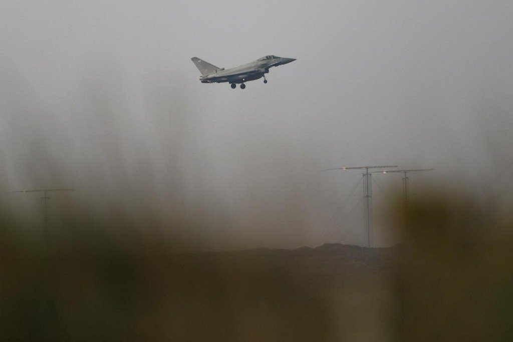 Reuters's tweet photo. French Mirage, Rafale jets and frigates involved in Syria strikes: source https://t.co/a0Va3itBfi https://t.co/wx7VGHEDoq