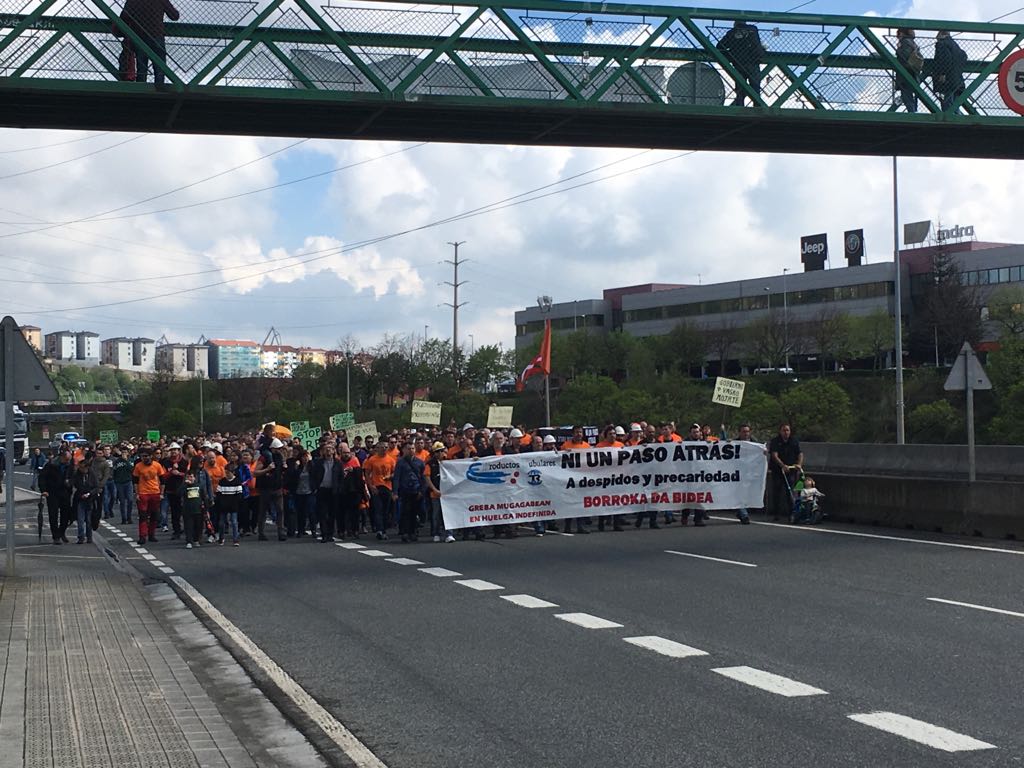 lluisraeco's tweet photo. Sindicalismo combativo frente #ERE despidos colectivos, vulneración de #NegociacionColectiva . #Huelga por un #PlanIndustrial #PoliticaIndustrial en #ProductosTubulares Grupo Tubos Reunidos DEVOLDED EL DINERO ACCIONISTAS #GrebaMugagabea #ErresistentziaKutxa CONTRUÏNT CONTRAPODER https://t.co/8JhadOa4qA