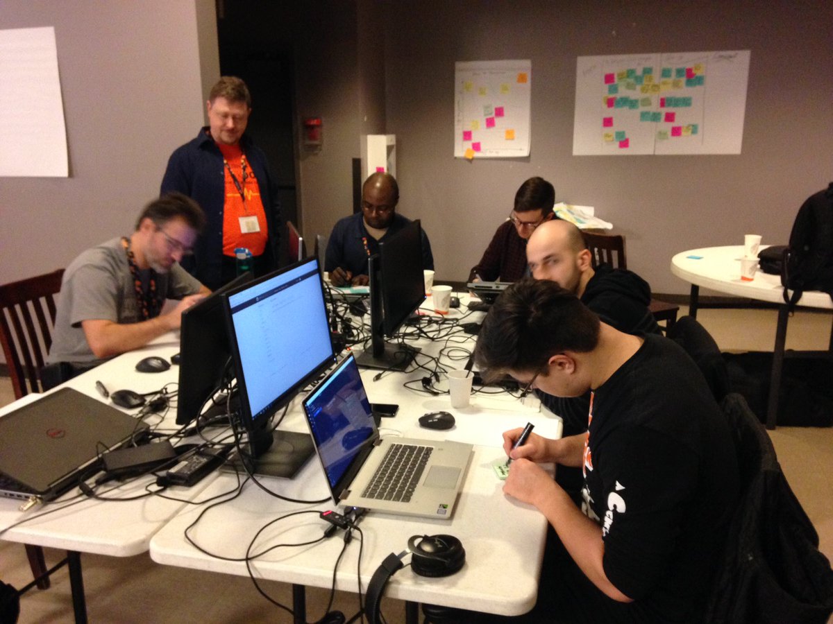 henrimarc's tweet photo. On est de retour ce matin au #hackdon à @UBishops avec @SocieTIC_Estrie @IBM_iX et @FondationCHUS et ça chauffe!! https://t.co/iCrghzWeE9