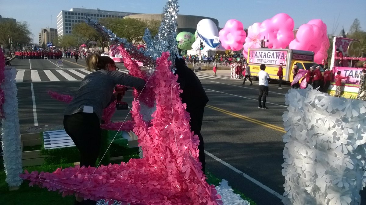 HillCenterDC's tweet photo. Enjoying the beautiful weather &amp; getting ready to spread an important message with our @CherryBlossFest @emancipationdc parade floats, designed by @GoDCPhelpsHS students! #DCEmancipationDay #firstfreed https://t.co/L84R8o6z85