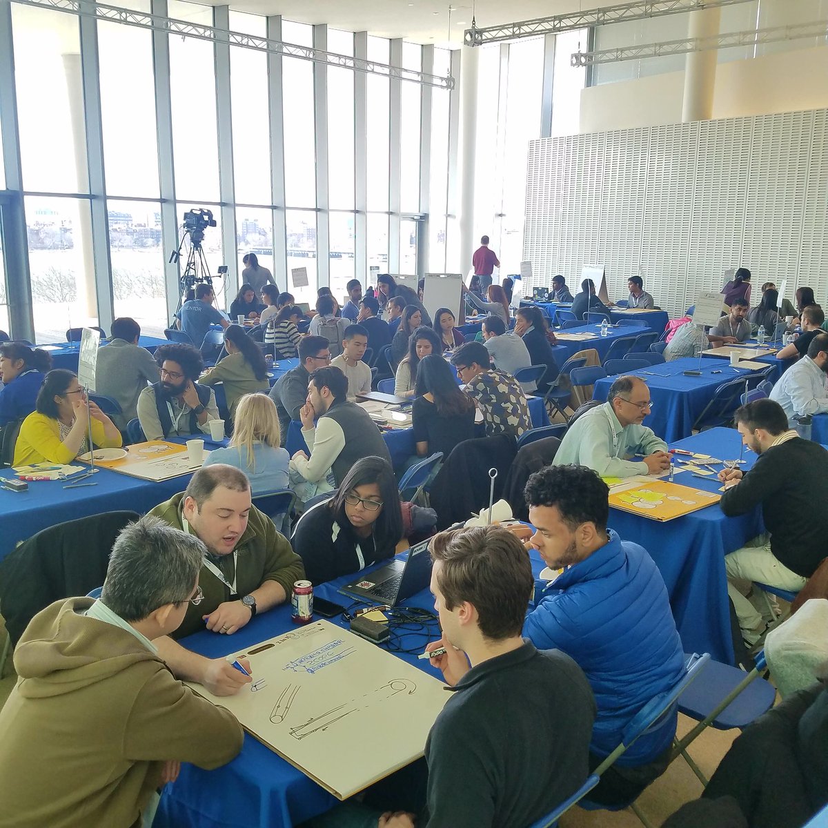 mithackmed's tweet photo. AND WE'RE OFF! Teams are starting to refine their problem statements. https://t.co/NWAWk85xWp
