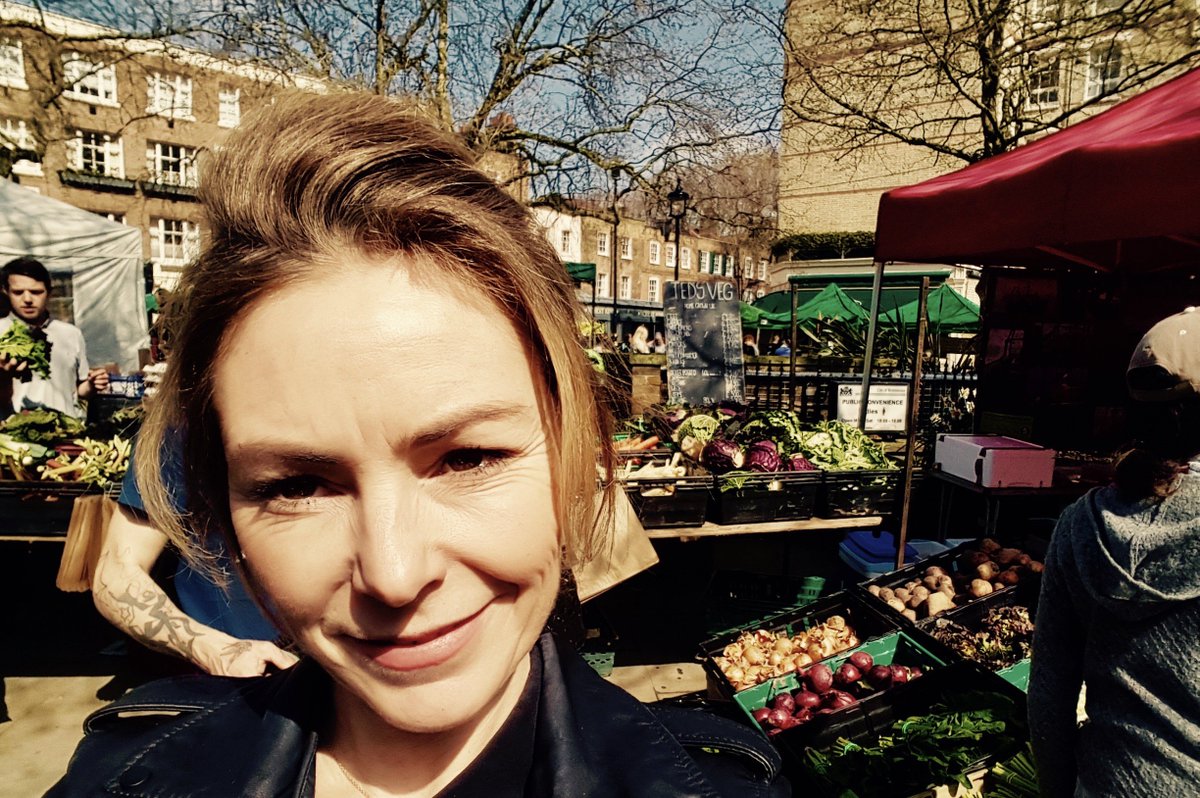 eatlifefoods's tweet photo. I just love a good #farmersmarket and the sun in my eyes is an added bonus! Nothing beats farm-fresh fruit and vegetables #pimlicofarmersmarket #perfectsaturdaymorning #springfinallyhere https://t.co/t8DTv9XBbd