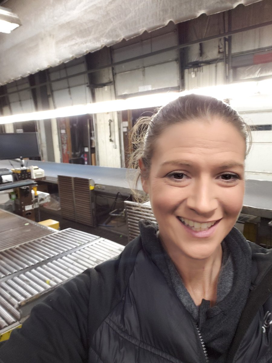 jens4hd03's tweet photo. A good doors down Saturday!  #upspreloadsupervisor #peglegtrainer #gobrown #boom @JohnVPeters @cmiles417 #700line @UPSers #workgind https://t.co/DXKEREt245
