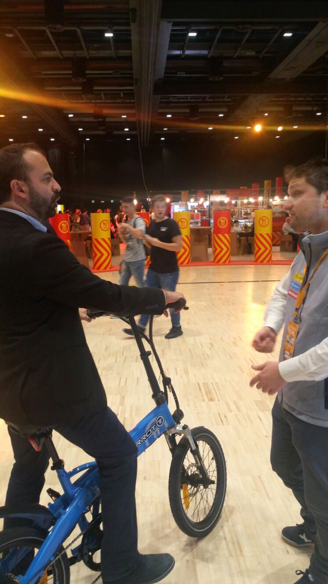 lofioramonti's tweet photo. Oggi sono alla Formula E a Roma. Un'ottima occasione per far conoscere tante nuove innovazioni eco-sostenibili che vedono l'Italia in prima fila. E moltissime startup e studenti universitari che hanno realizzato progetti fenomenali https://t.co/UVfIOWn6j4