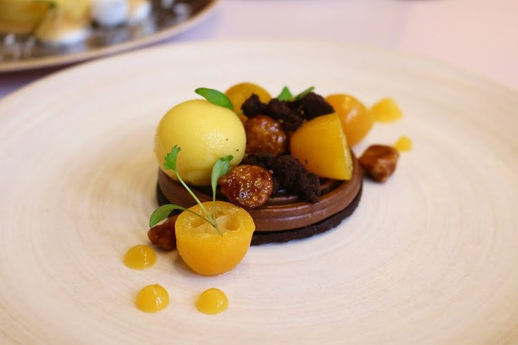 tamsin_lim's tweet photo. | New post! | Sacred and profane come together seamlessly at @DuddellsLondon, serving high-end Cantonese food in a 17th century church: https://t.co/zG8mvEiQbe #foodbloggers #fdbloggers #duddells https://t.co/5nTuVeRnYX