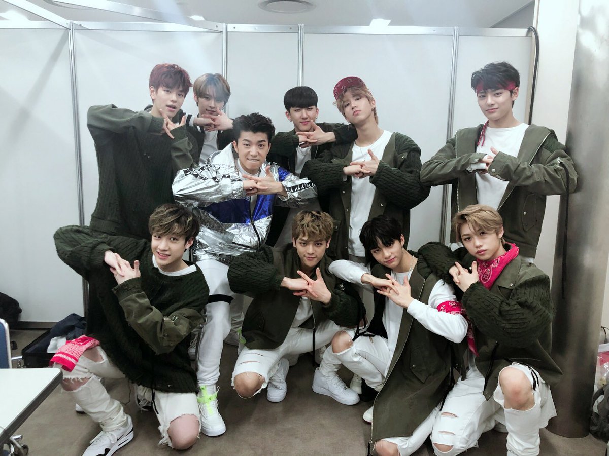 Stray__Kids's tweet photo. 今日はウヨンとStray Kidsのスペシャルコラボレーションステージも披露されました！

#2PM #WOOYOUNG #ウヨン #StrayKids #KCON2018JAPAN https://t.co/KW9m1EcuTO
