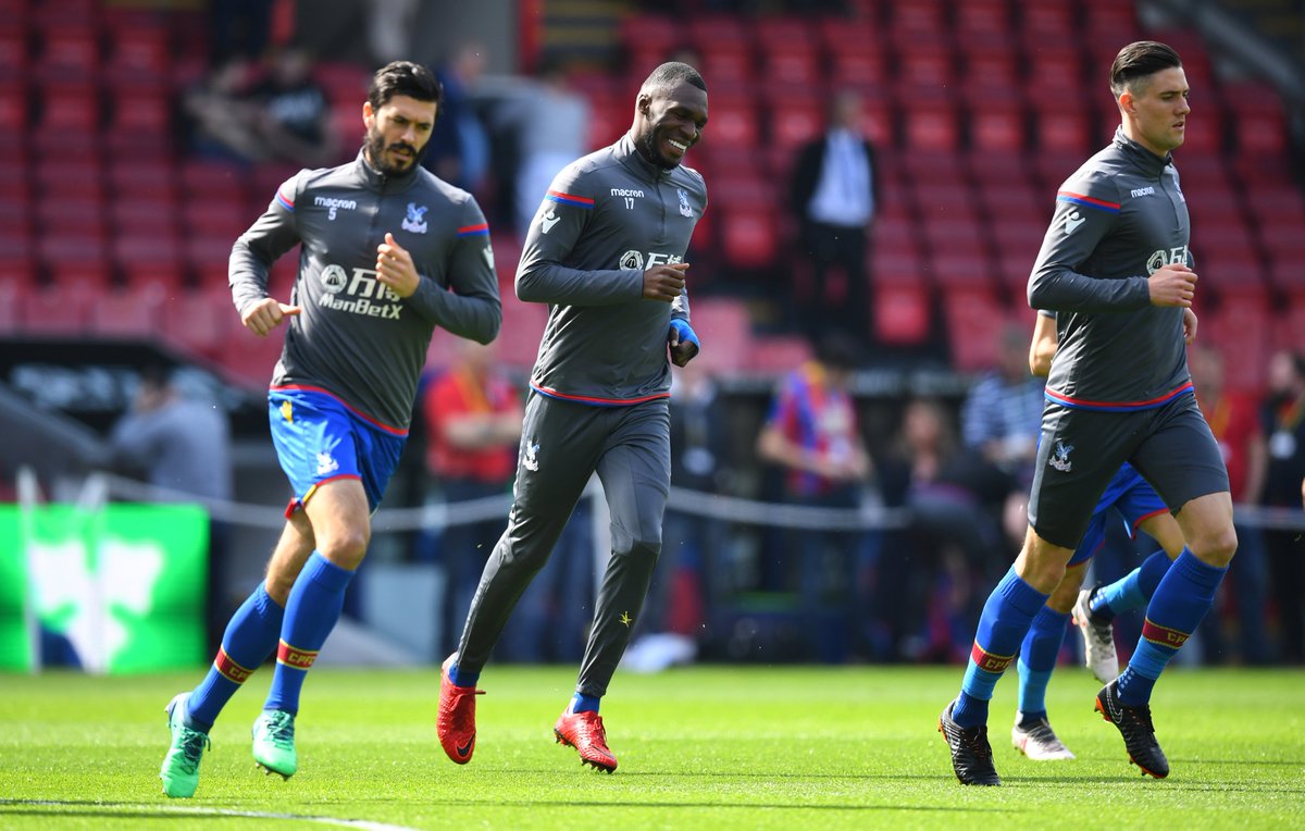 PLinUSA's tweet photo. 4⃣ PL games are kicking off right now! Watch on @NBCSports or stream online right over yonder 👉 https://t.co/RI2Fccilr7
#EVESWA
#CRYBHA
#BURLEI
#HUDWAT https://t.co/ubHkTbywEJ