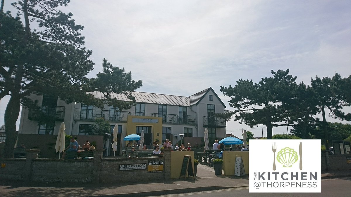 We have a fantastic patio also the sun is shining and we are serving our pizza menu right through until  8pm tonight ☀️🍕😳🍻#pizzaandwine