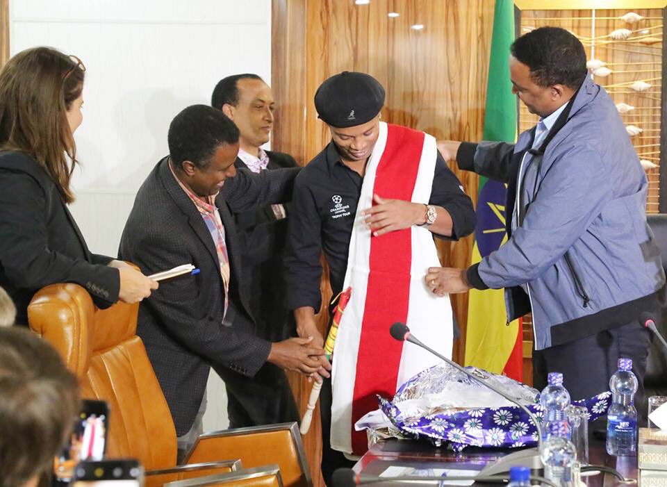 fisseha_tegegn's tweet photo. The great Ronaldinho unleashing his inner Teddy Afro...#Ethiopia

[Photo: from @KonjitTeshome3’s facebook page] https://t.co/6rpCzAJwMI