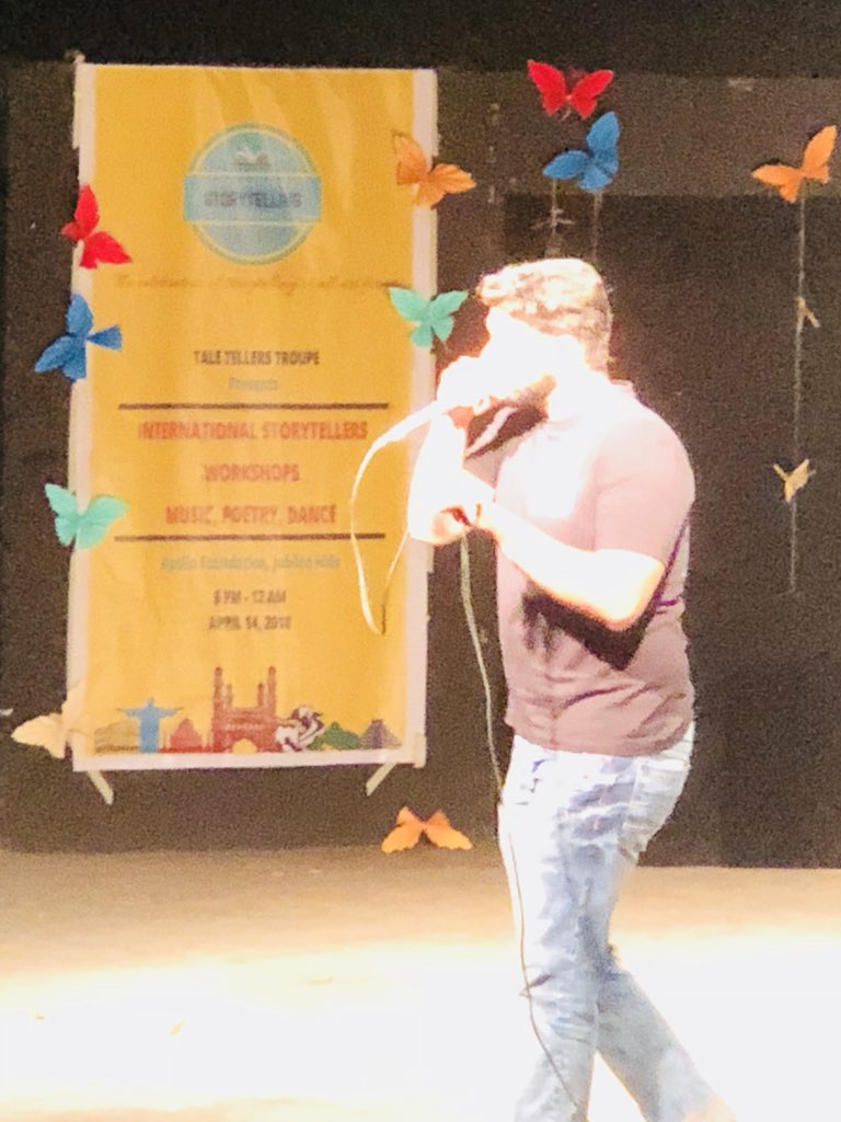 nalrag's tweet photo. After Musa’s Zulu story it is Rajiv with his awesome feet tapping #beatboxing at the #HyderabadInternationalStoryTellersFestival #TaletellersTroupe today https://t.co/7NRRbEgdGt