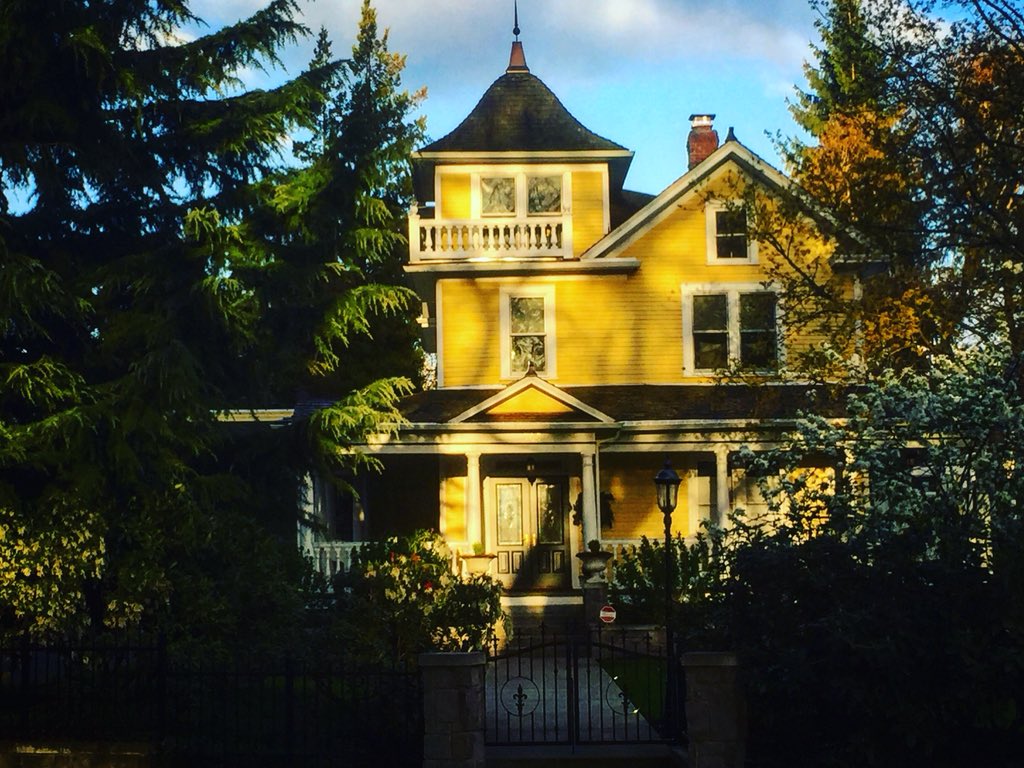 ROpatich's tweet photo. FoTo oF tHe DaY taKen bY mE: A Walk In The Park 4/7 (Ft. Vancouver National Historic Site, Vancouver, Washington)
#walkinthepark 
#evergreens
#FtVancouverNationalHistoricSite 
#OfficersRow
#VancouverWashington
#Vancouver
#Washington
#SpringTime 
#photography 
#photographs
#photos https://t.co/ly2GCPy8Yz