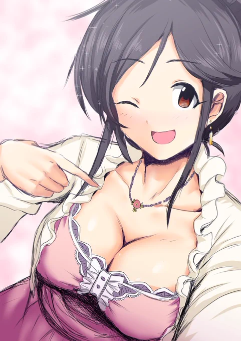 自撮りでネックレスを自慢する桃井あずき 