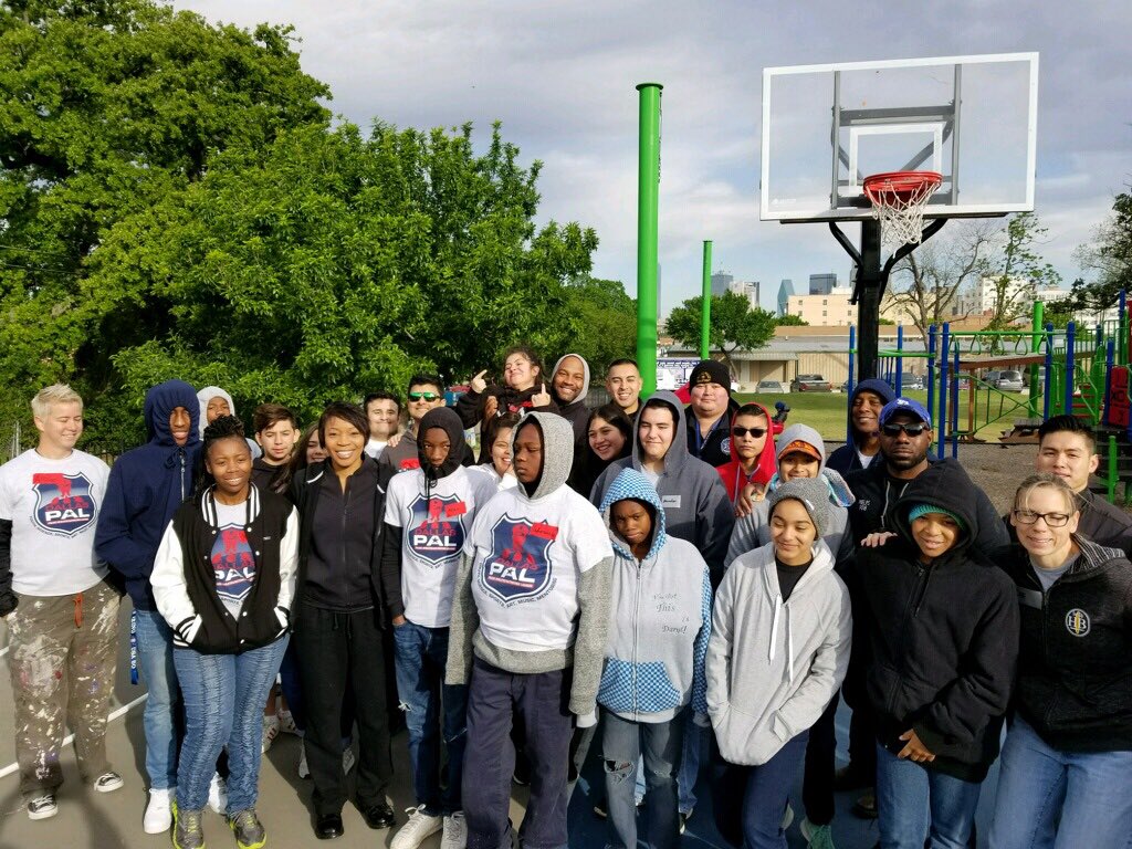 DallasPD's tweet photo. Over 200 people at the 2ndSaturday event taking place in Dallas. 2ndSaturday exist to “Reach Lives, Restore Hope, and Redeem Community” #redeemdallas https://t.co/tyA2Xekml9