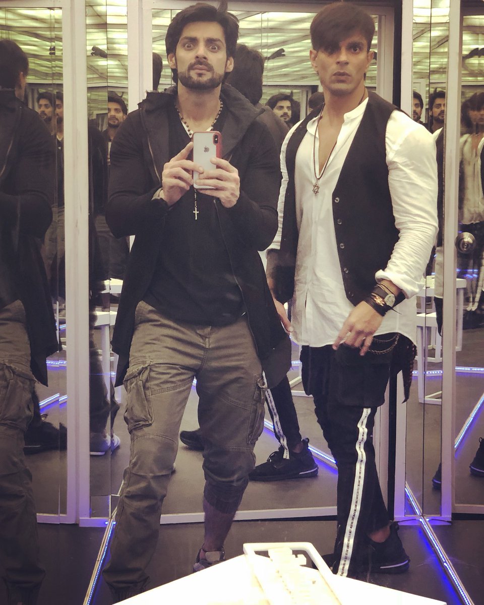 karan009wahi's tweet photo. Bachon ka Naam-karan hogaya @Iamksgofficial https://t.co/O69N0zfd8h
