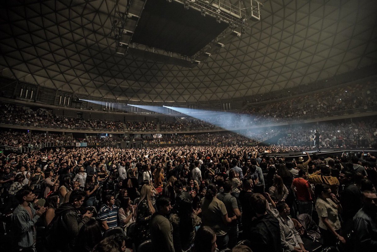 yandeloficial's tweet photo. #BillboardShowCase #Chile #MovistarArena #Yandel #UpdateTour2018 @billboardsc_chile https://t.co/qYXNHXqErK