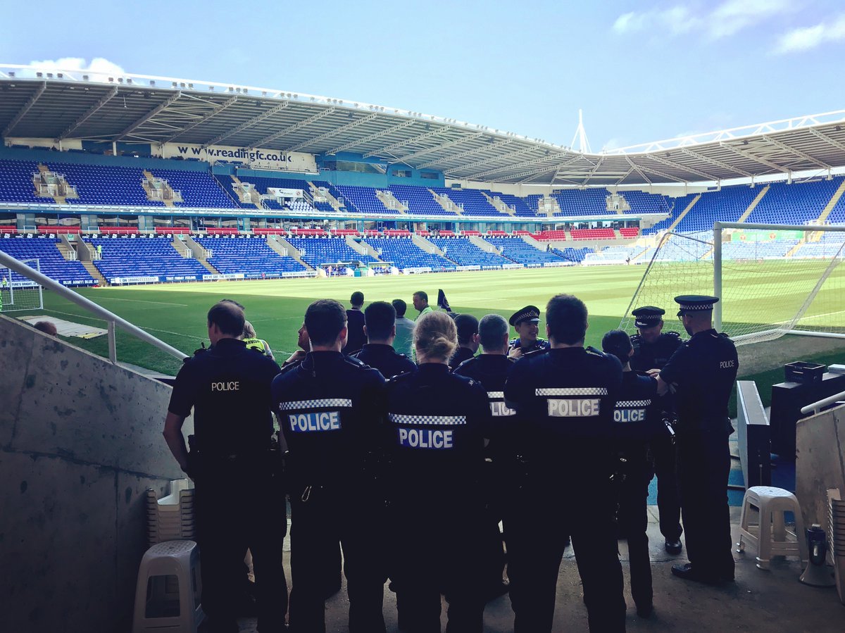TVP_Bucks's tweet photo. After rescuing a sheep and a dog on their way to the football officers from Aylesbury LPA arrived to Police Reading V Sunderland at the Madejski Stadium. Have a fun afternoon and safe afternoon everyone. #enjoyingthesun #P7042 #Readingfc https://t.co/gDT9uXLwOg