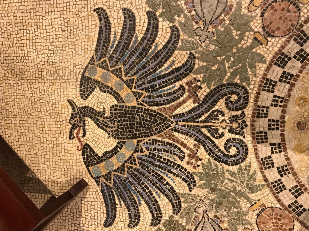 stamariamataro's tweet photo. La Dra. Saliné ens té bocabadats amb el preciosisme del mosaic de la Capella del Sagrament de @stamariamataro https://t.co/3bhMqjETkS