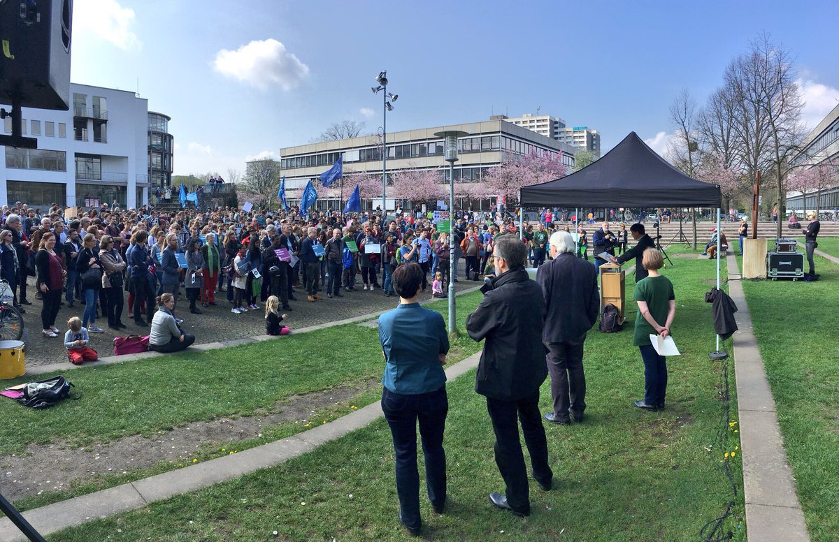 ScienceMarchGoe's tweet photo. Why do we march? Speakers at the #MarchOfScience in #Goettingen @ScienceMarchGER @ScienceMarchDC @uniGoettingen https://t.co/rorQlHEPOk