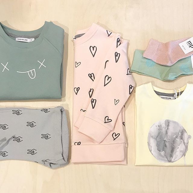 StarandBean's tweet photo. Saturday clobber ✨ Organic cotton and super comfy for Saturday hanging. Have a great day! .
.
.
.
#onewelike #mpdenmark #scandinavianstyle #organiccotton #sustainablekidswear #starandbean #ashopforlittlepeople #kidsshop #uppermill #independentstore #shoplifeSaturday clobber … https://t.co/0jN9mjmPKs