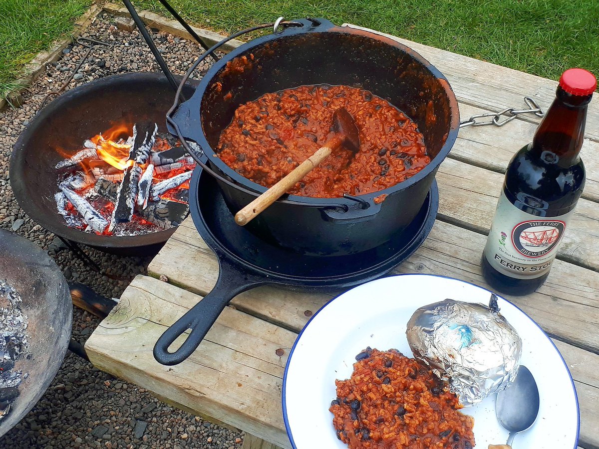VPetlan's tweet photo. @FerryBrewery #FerryTastyAles #BackInTheElement Good old chilli con carne and #FerryStout https://t.co/Mpr4IpfBqW
