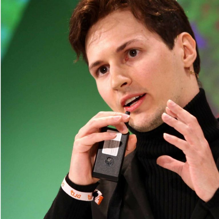 BitcoinNews's tweet photo. Russian Court Bans Telegram, CEO Pavel Durov Defiant https://t.co/rckga9C5CB #Bitcoin https://t.co/xvyDqzk6do