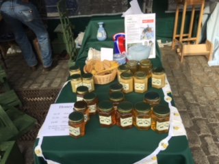 mitslaunceston's tweet photo. It is a beautiful day in Launceston, come along and see all the stalls at #LauncestonMarketintheSquare https://t.co/ZIDC2BfGIg