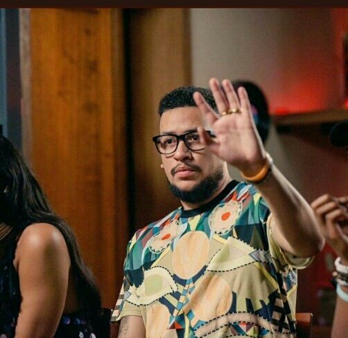 sheldon_cameron's tweet photo. Raise your hand if you agree with Julius Malema that Cape Town International Airport should be named after Winnie Mandela. ✊
#WinnieMandelaFuneral 

Retweet ❤ https://t.co/oUYzzhDSMT