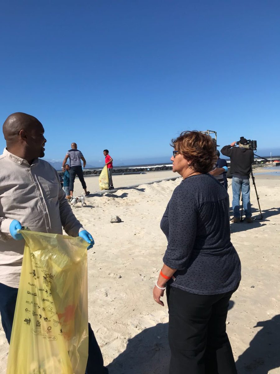 ricardomackenzi's tweet photo. Cleaning up our beaches and environment is all our responsibility. 
We can’t wait on Government. We are the Changeagents 🕺🏼💃🏻

@ChangeAgentSA 
@missearth_sa 
@letsdoitworld 
@WorldCleanupDay https://t.co/ZRqHjzRlz8