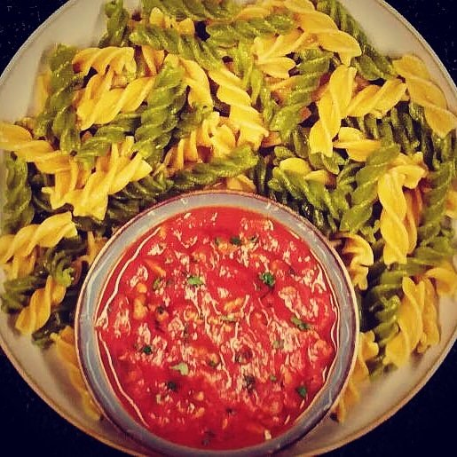 LunchVegaz's tweet photo. Wow! Day no.3, the #fibo is in full swing and we are so happy! 😍 Thx💚
New day – new meal presentation Attenzione – Piatto numero tre🇮🇹 
Inspired by Bella Italia, pimped in MV
Fitnesspasta alla Bolognese🍝 🏋🏾‍♂
The gluten-free chickpeas noodles are a great protein supplier https://t.co/rq7cL7ZH2g