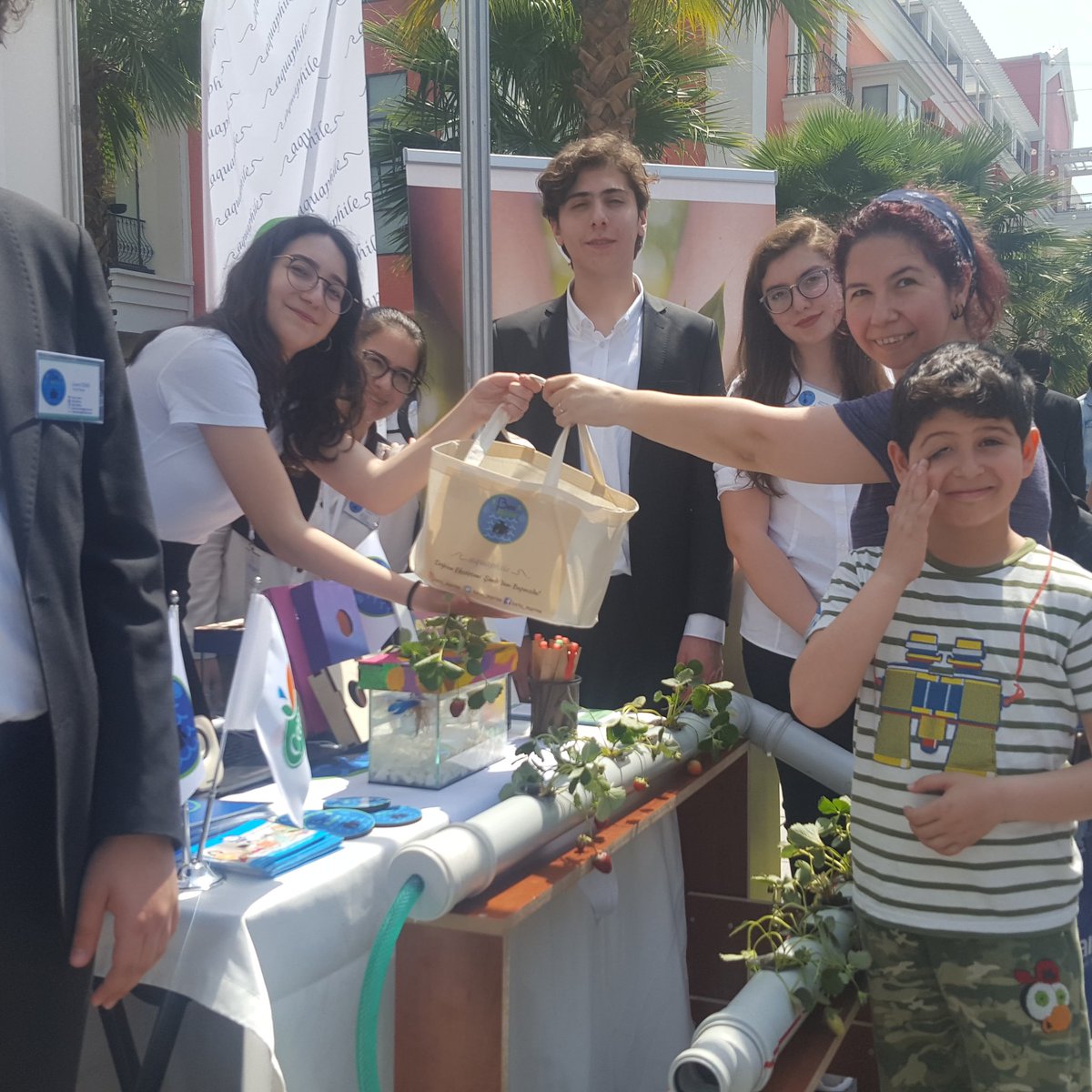 BetaMarine1's tweet photo. Fuar'da satışlarımız tüm hızıyla devam ediyor.  #betamarine #aquaphile #çamlıyem #pınarbalık #gençbi̇zz #gbey https://t.co/dFZJKi8Z6h