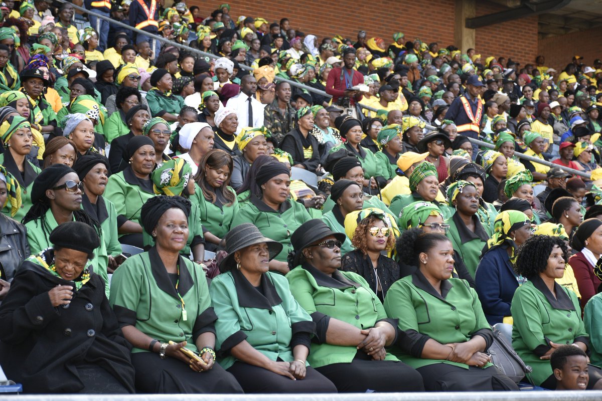 Bram06's tweet photo. Bathabile Dlamini: Mama Winnie, we have allowed patriarchy to oppress you... we have allowed the media and apartheid imperialism to define who you are... #WinnieMandelaFuneral #OrlandoStadium #sabcnews https://t.co/c1MsPlZoeA
