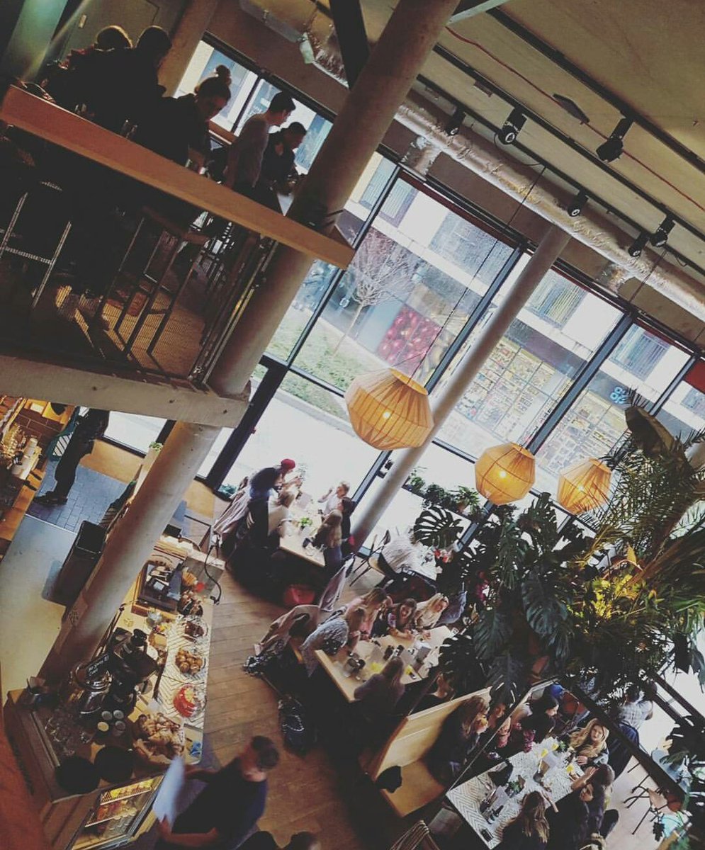 BUNSMITHS's tweet photo. A standard Saturday image of our #eastlondon restaurant @thevincente8 serving brunch till 4pm but that does include some of our lovely big buns. #bunsmiths #londonfood #londonburgers https://t.co/2OeFcPneMl