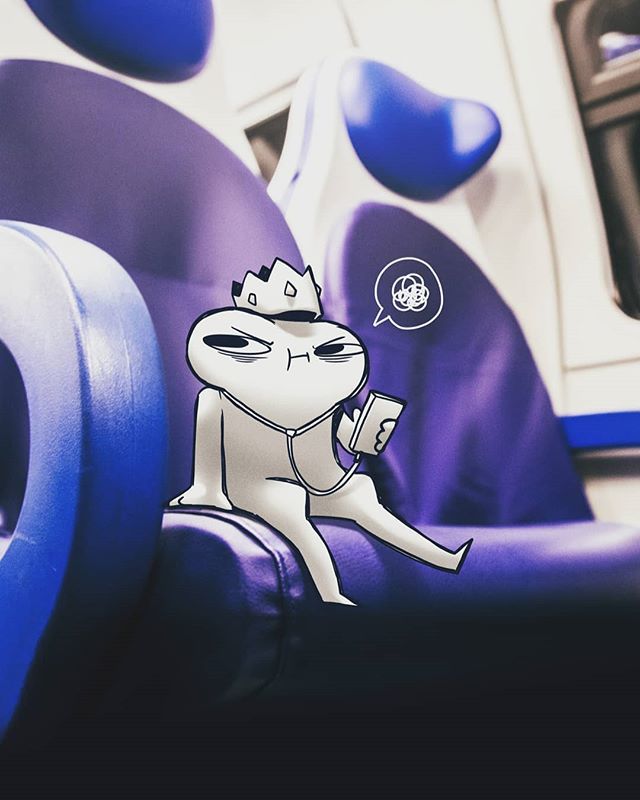 Rupert è arrabbiato perché il controllore ha detto che avere la corona non è sufficiente per stare in prima classe, serve anche il biglietto. Quindi adesso siamo in viaggio verso TORINO COMICS come i plebei. Ci trovate dalle 16:00 da Supergulp! ift.tt/2IUQSaW