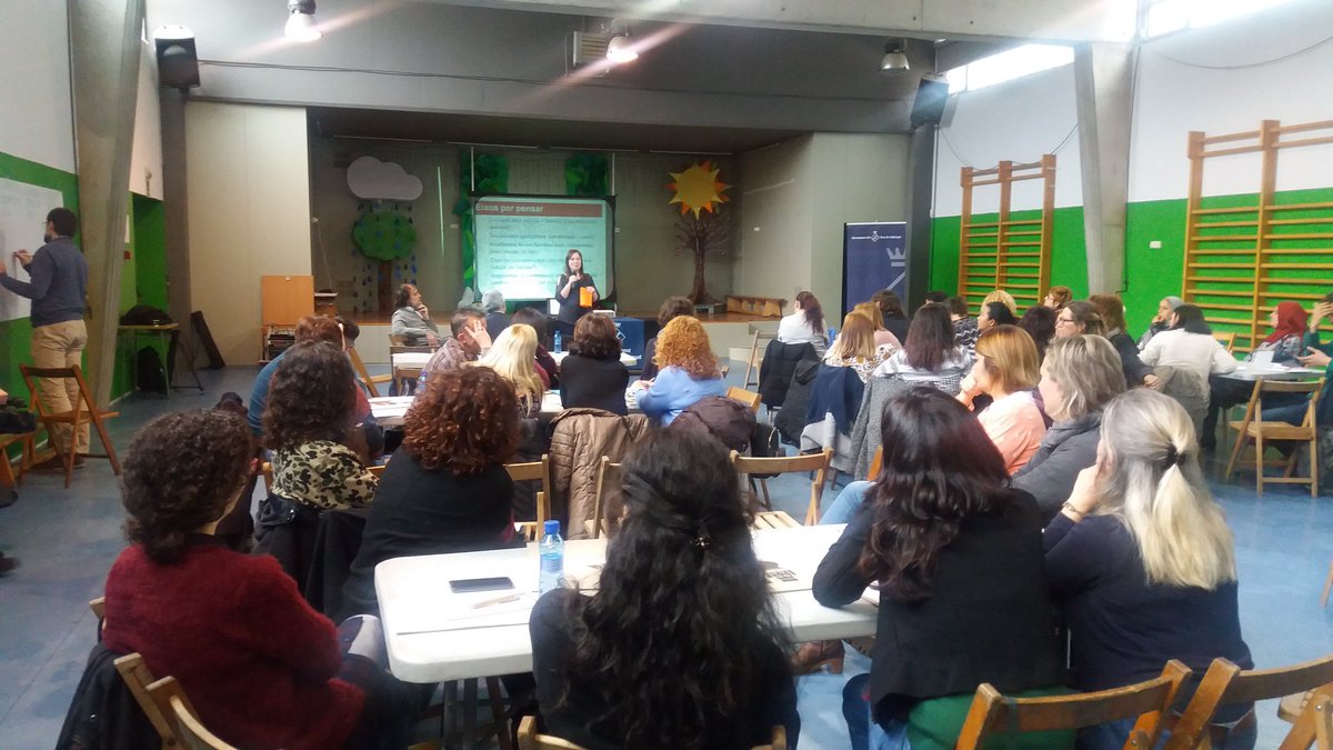 ElPratEducacio's tweet photo. Arriba una de les parts més interessants de la jornada: compartir i exposar les conclusions del treball per grups #tothomeduca #InnovacionEducativa https://t.co/OQDMwQRIPD
