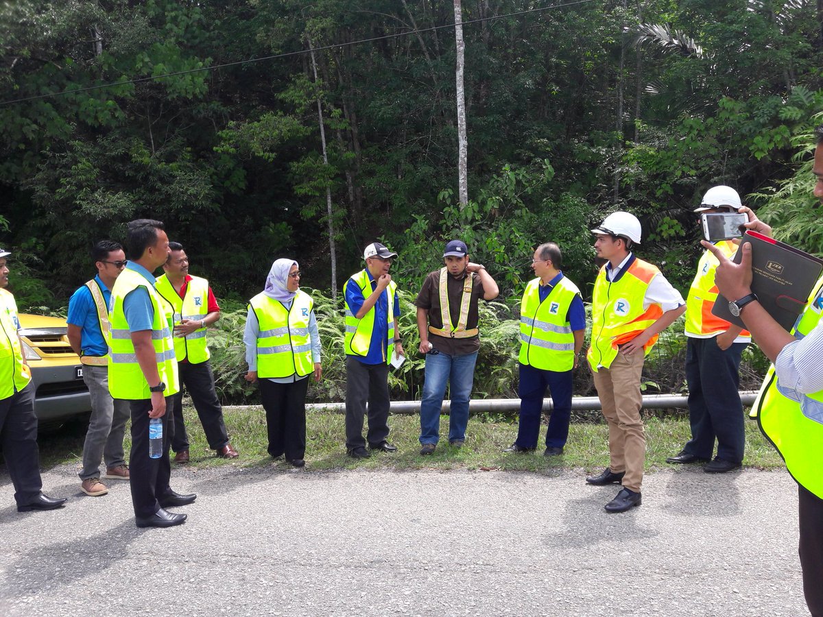 Sesi lawatan tapak oleh Pengarah CSFJ bsama Jurutera Jajahan, Bhgn Jalan JKR Kltn dan konsesi RCSB ke Laluan FT008 GM-K.Krai
#InfraRakyat