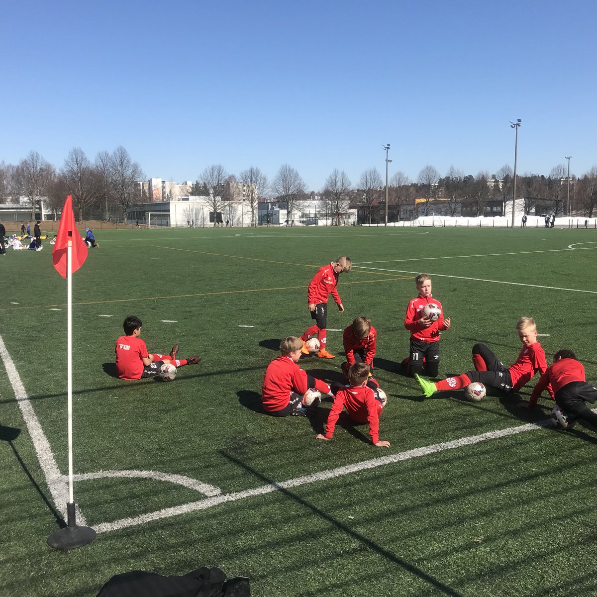 Tänään aurinkoinen Lahti/Lahtis #miniliiga järjestäjänä #kuusysi07 @kauppari07 @FCInter_P07 <a href="/HJS_fi/">HML Jalkapalloseura</a> 07 <a href="/VJS07/">VJS P07 Vantaa</a>