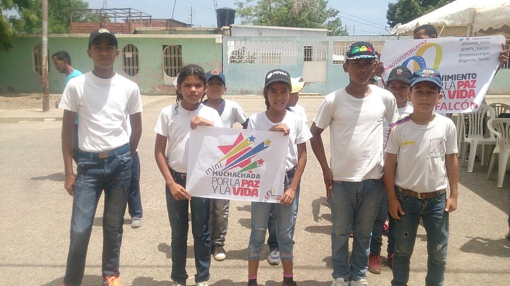 MPV_Falcon's tweet photo. Juramentada la Brigada de Seguridad Infantil Minimuchachada por la Paz y la Vida Sector 8 de Cruz Verde #FalconEsPazYVida #TropaDePazYVida @MPV_Falcon @AsuntosDPaz @DPazyVida @jgarcia_falcon @mimouvargas @ori_falcon @vclarkb https://t.co/3kAeNlXAbV