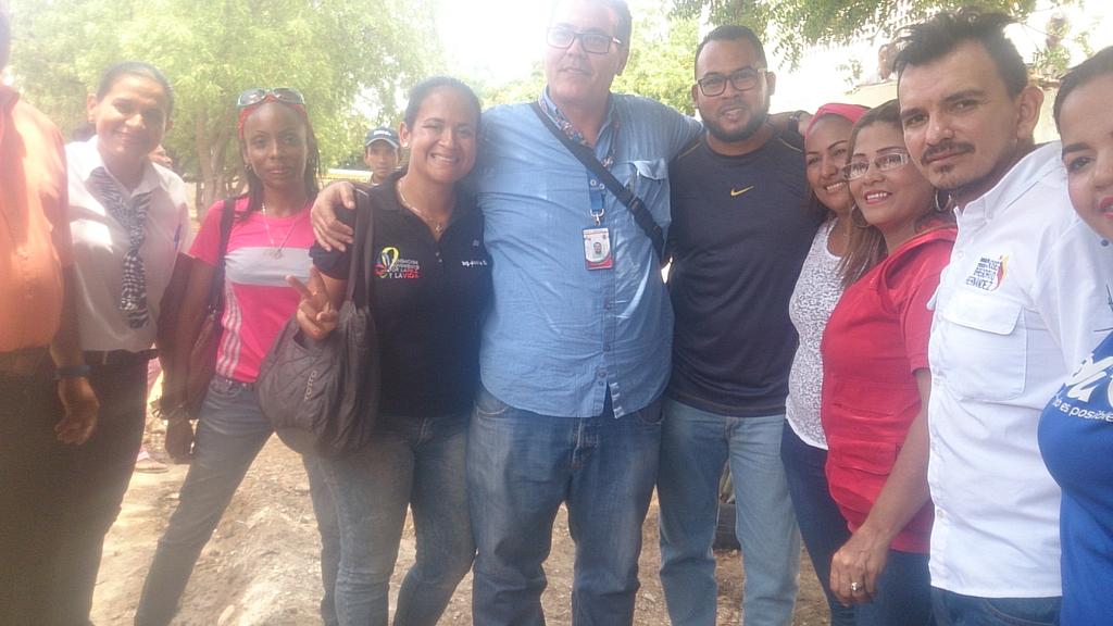 MPV_Falcon's tweet photo. El #MovPazYVida atiende de manera amorosa los Centros Educativos Priorizados. Visita de @AsuntosDPaz y Recorrido en la U.E.N. Virginia Gil de Hermoso #Coro #Falcón @Gbmp_Coro @DPazyVida @FunMovPazyVida @ori_falcon @vclarkb @mimouvargas https://t.co/LuOaoXdQ05