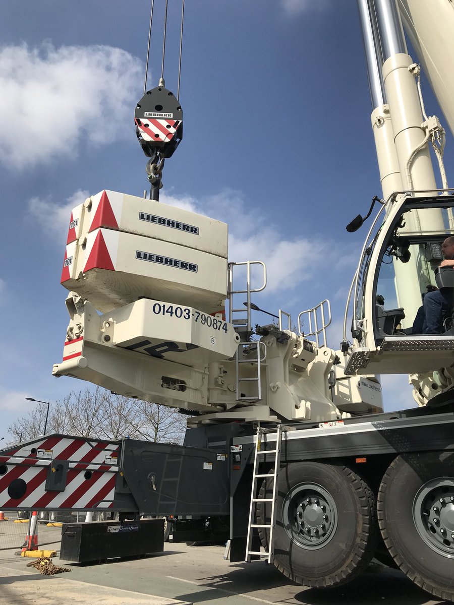 DSMcontractlift's tweet photo. Busy weekend for @DSMcontractlift #contractlifting @LH_Construction #LTM1450-8.1 #cranesinthesky #Cranepedia #cranesoflondon #liftingcoolstuff #OnItTogether https://t.co/eFZO7dCr8H